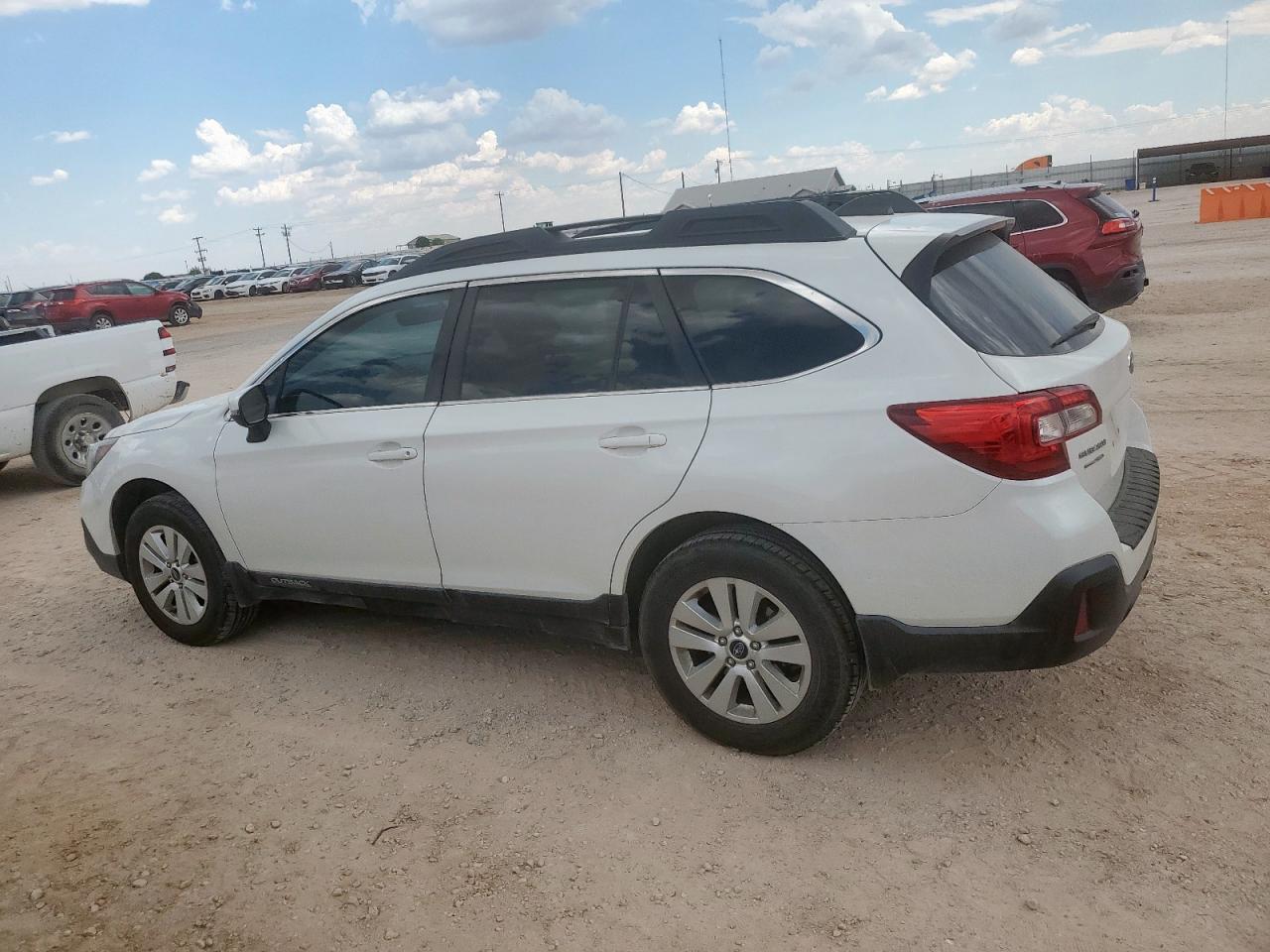 2018 Subaru Outback 2.5I Premium - Image 2