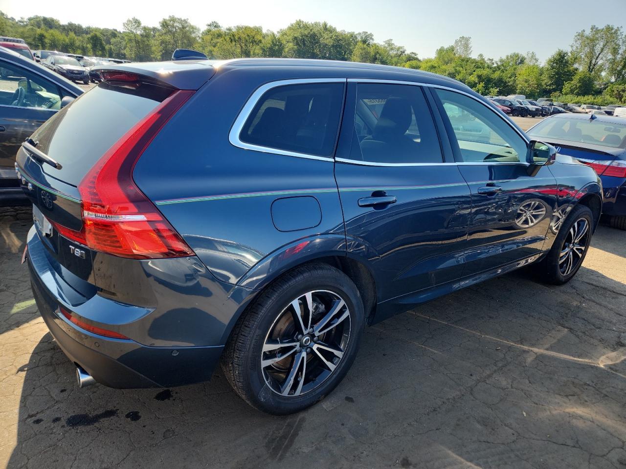 2019 Volvo Xc60 T8 Momentum - Image 3
