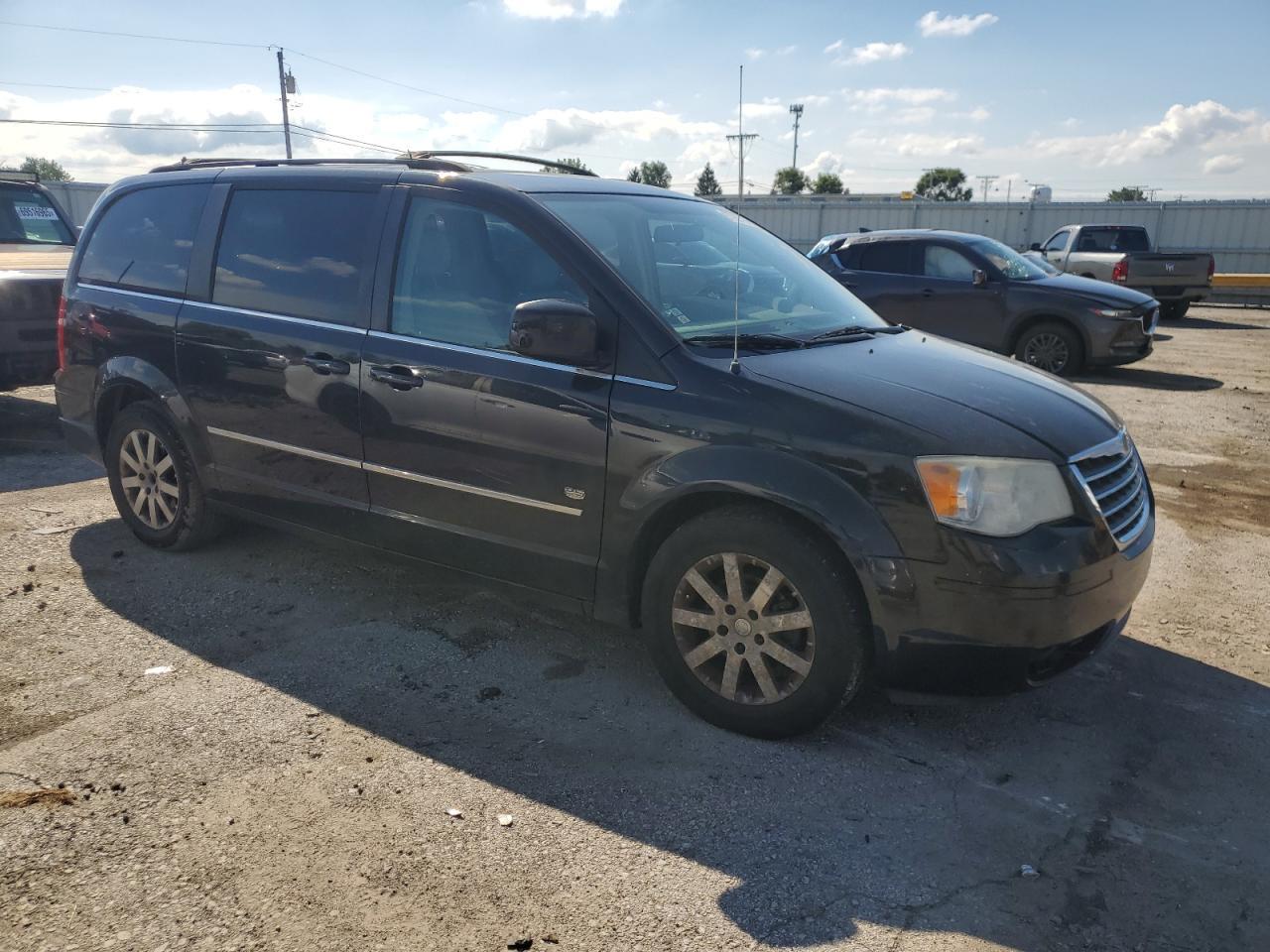 2009 Chrysler Town & Country Touring - Image 4