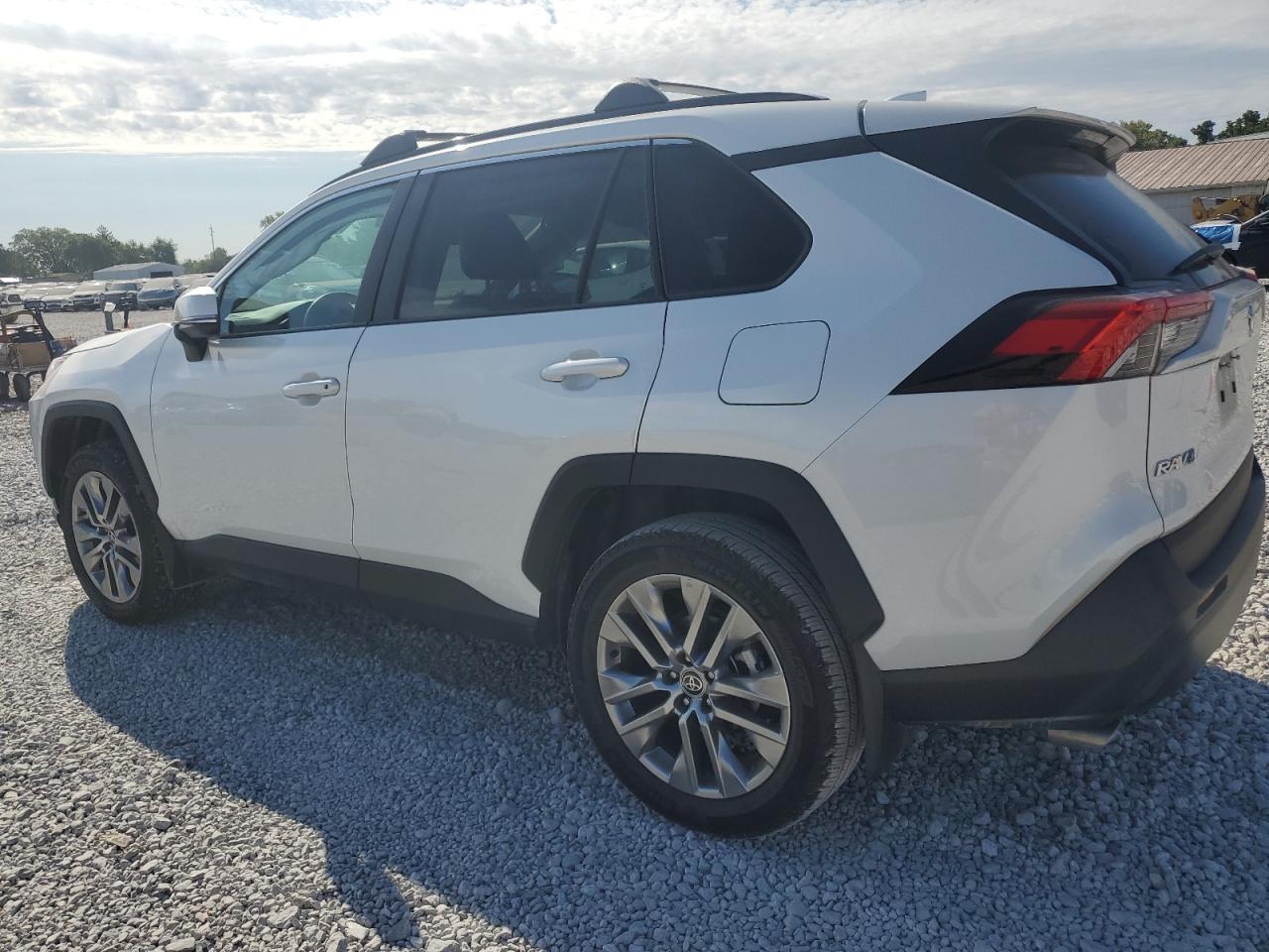2023 Toyota Rav4 Xle Premium - Image 2