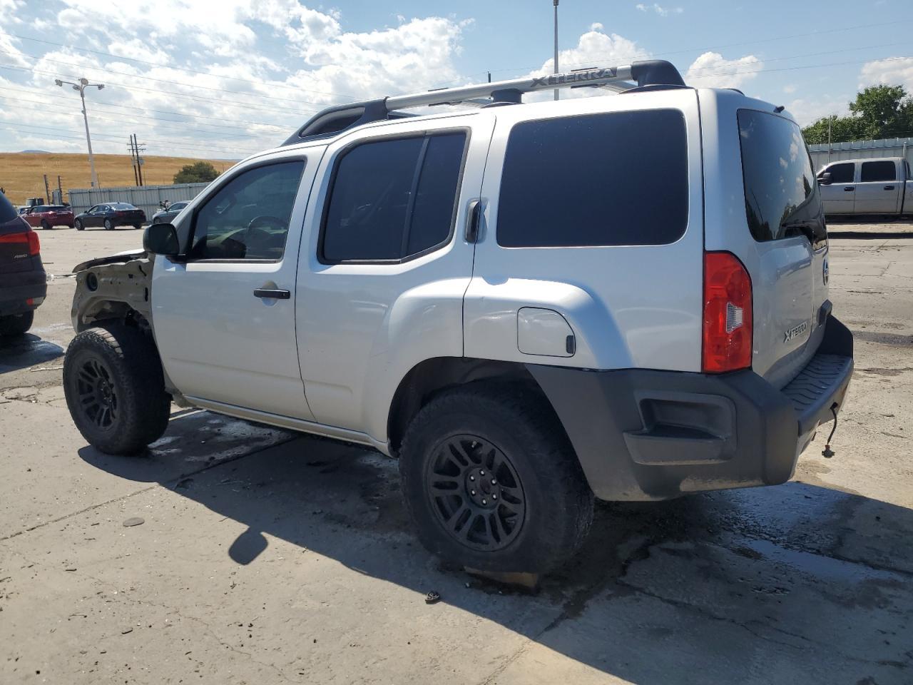 2014 Nissan Xterra X - Image 2