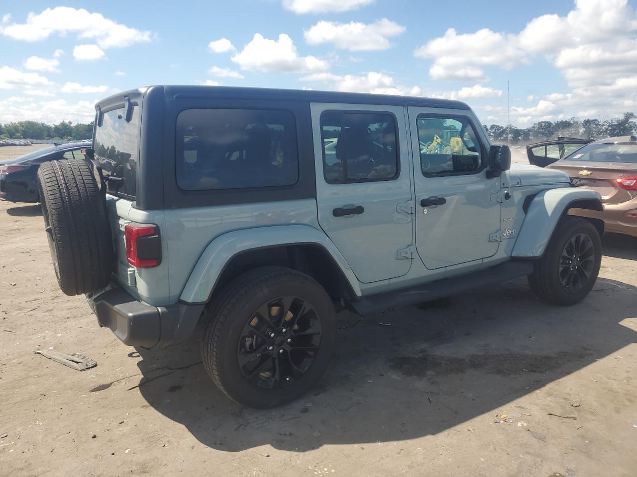 2023 Jeep Wrangler Sahara 4Xe - Фото 3