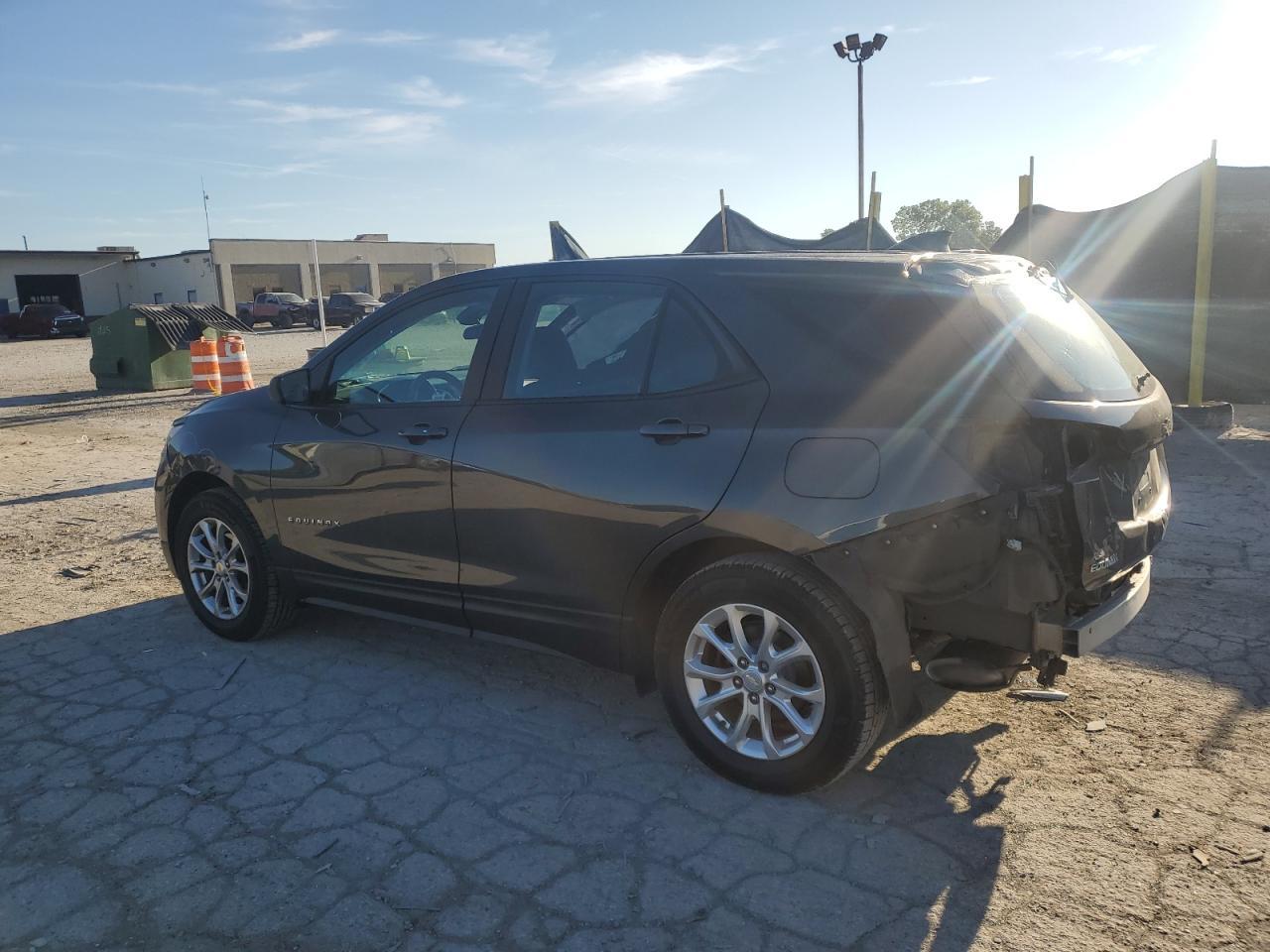 2020 Chevrolet Equinox Ls - Фото 2