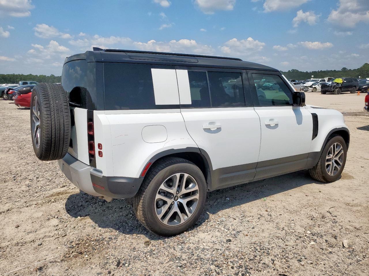 2025 Land Rover Defender 110 S - Фото 3