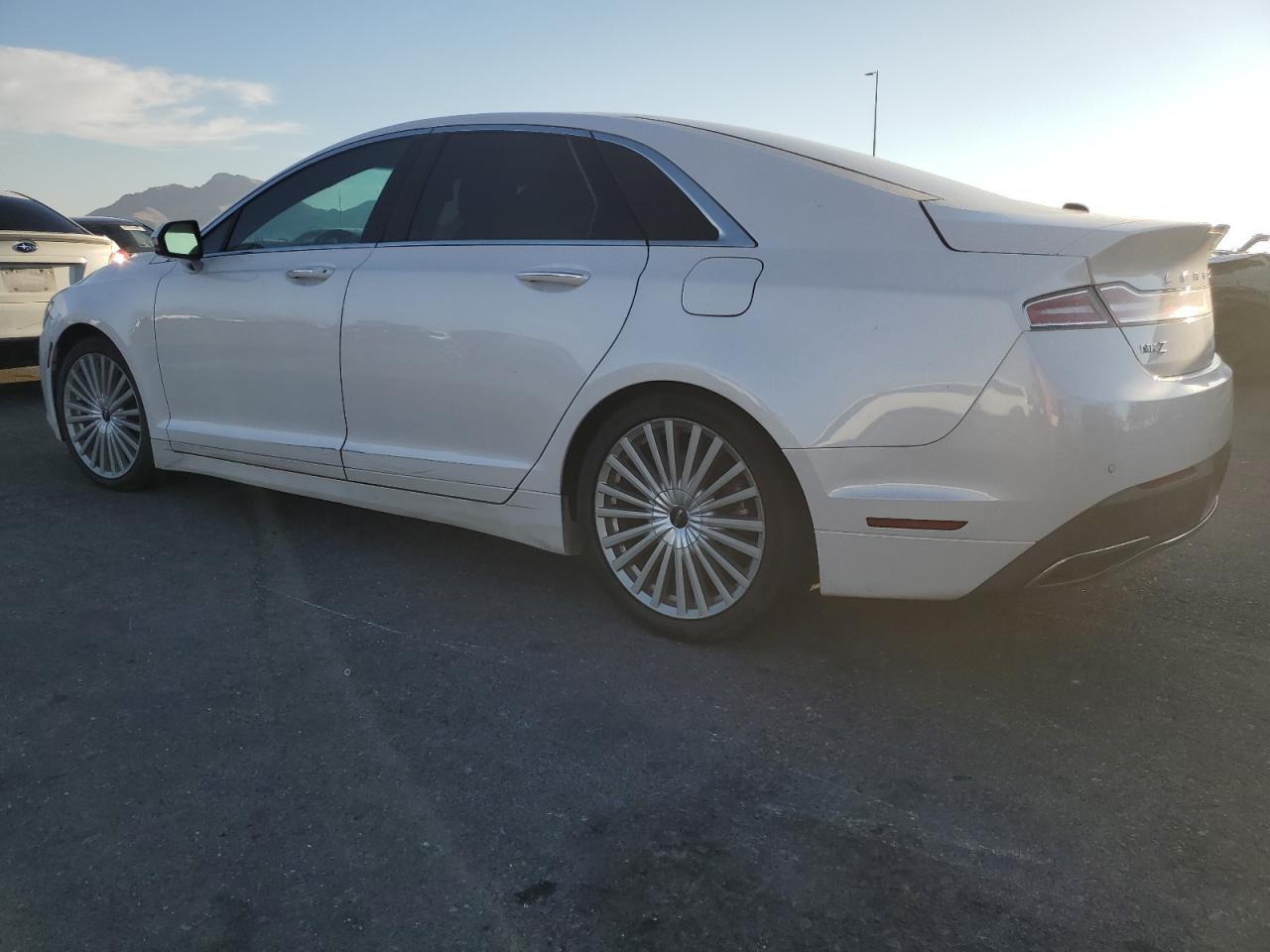 2017 Lincoln Mkz Hybrid Reserve - Image 2