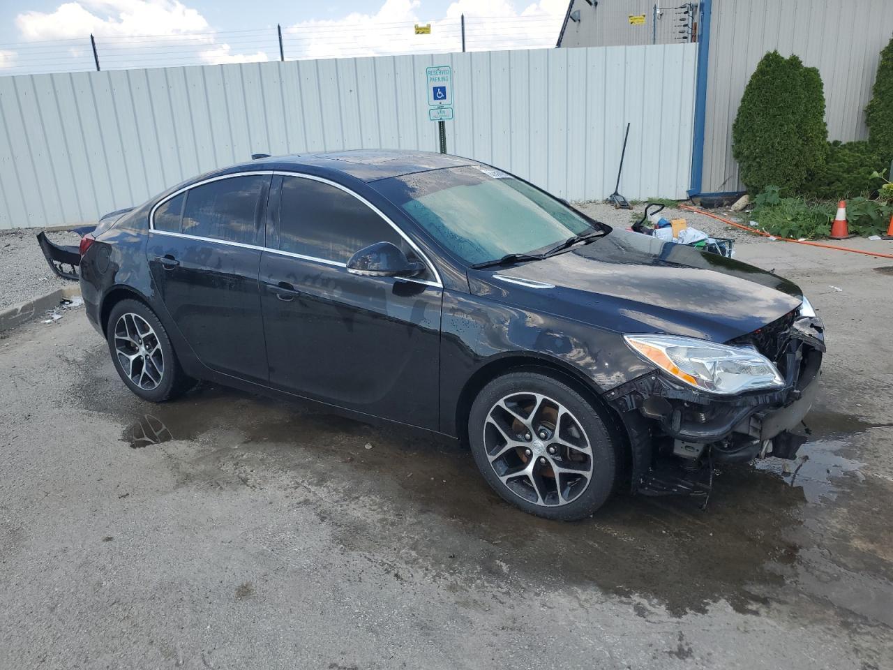2017 Buick Regal Sport Touring - Image 4