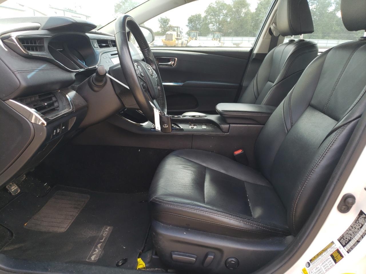 2016 Toyota Avalon Hybrid - Image 7
