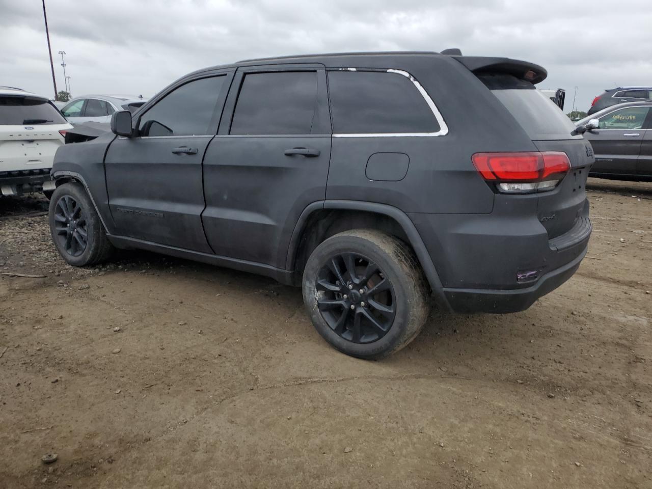 2020 Jeep Grand Cherokee Laredo - Image 2