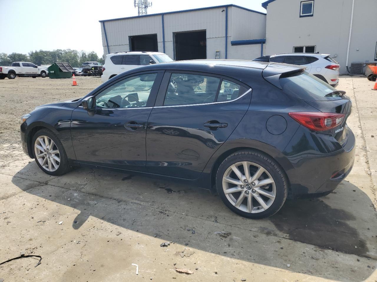 2017 Mazda 3 Grand Touring - Фото 2