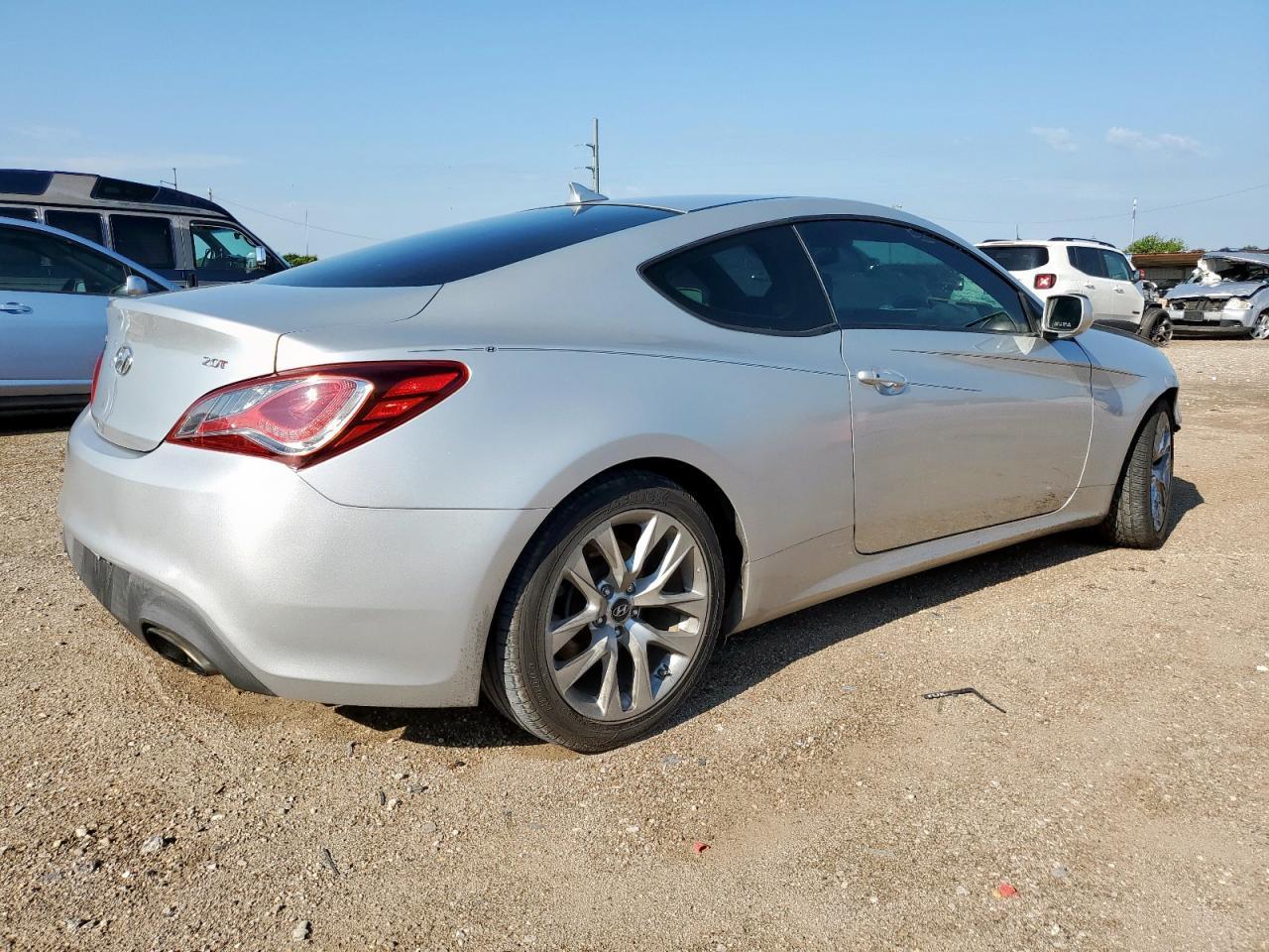2013 Hyundai Genesis Coupe 2.0T - Фото 3