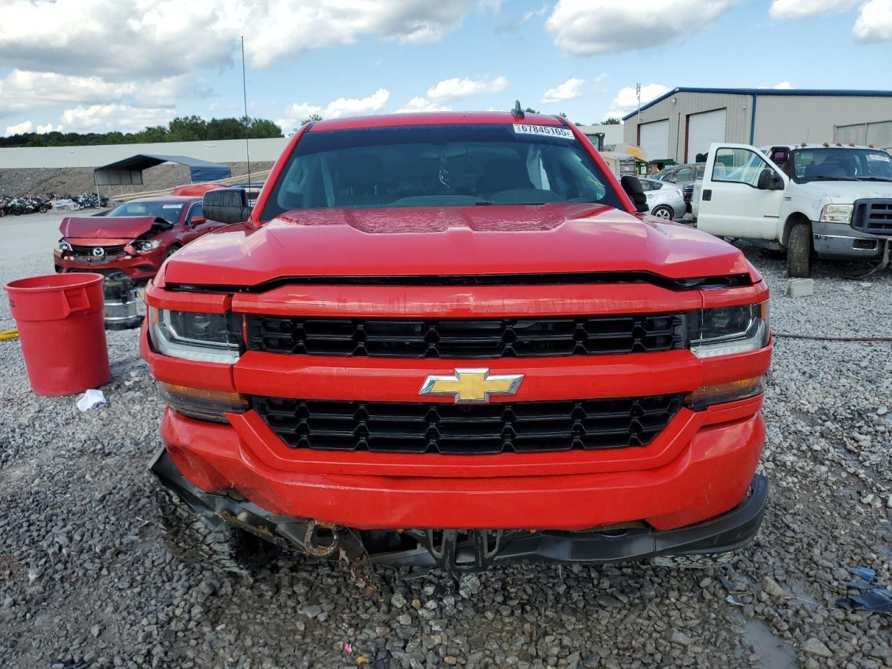 2018 Chevrolet Silverado K1500 Custom - Фото 5