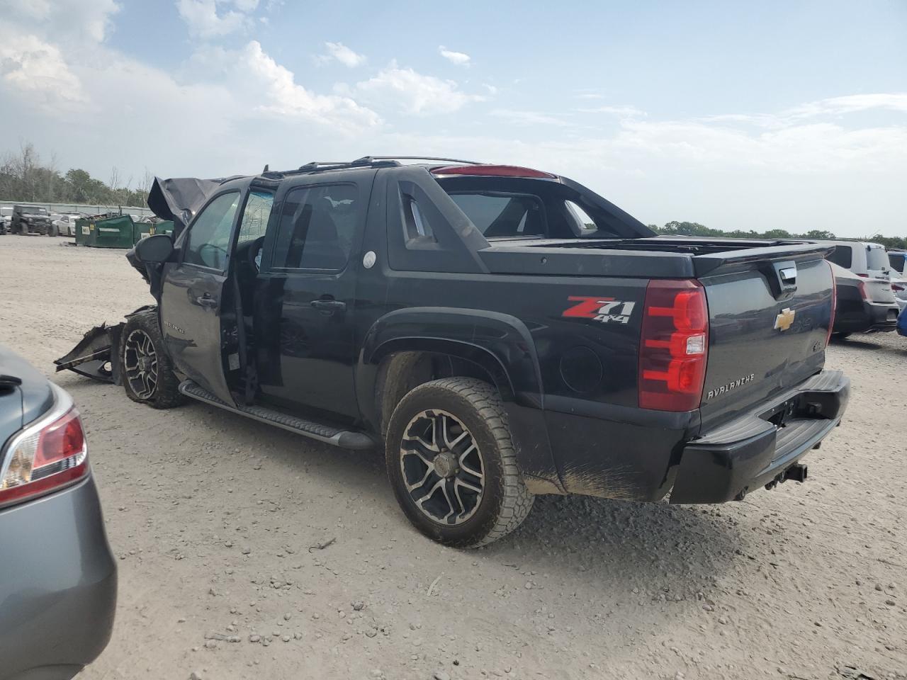 2013 Chevrolet Avalanche Lt - Фото 2