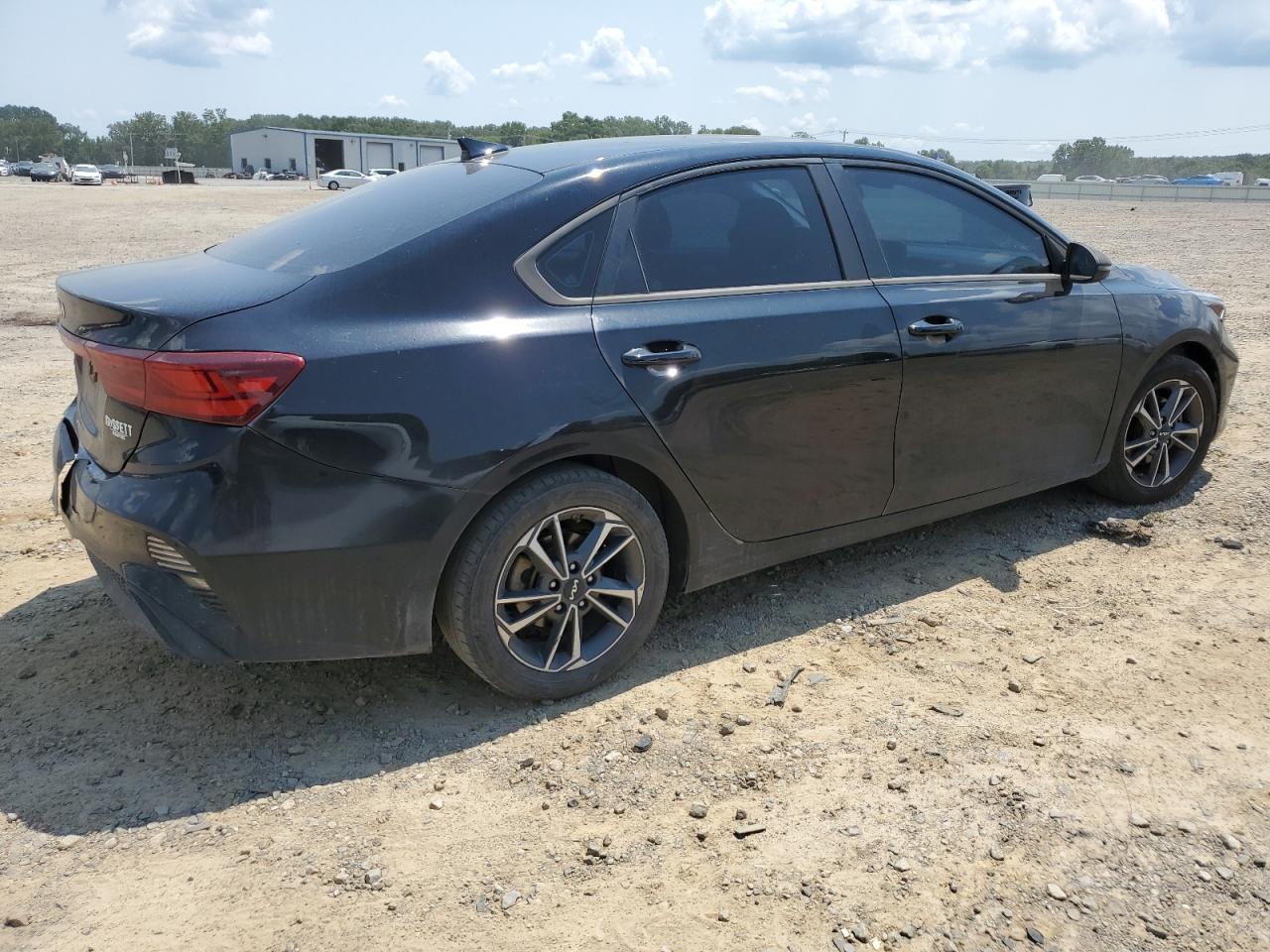 2022 Kia Forte Fe - Фото 3