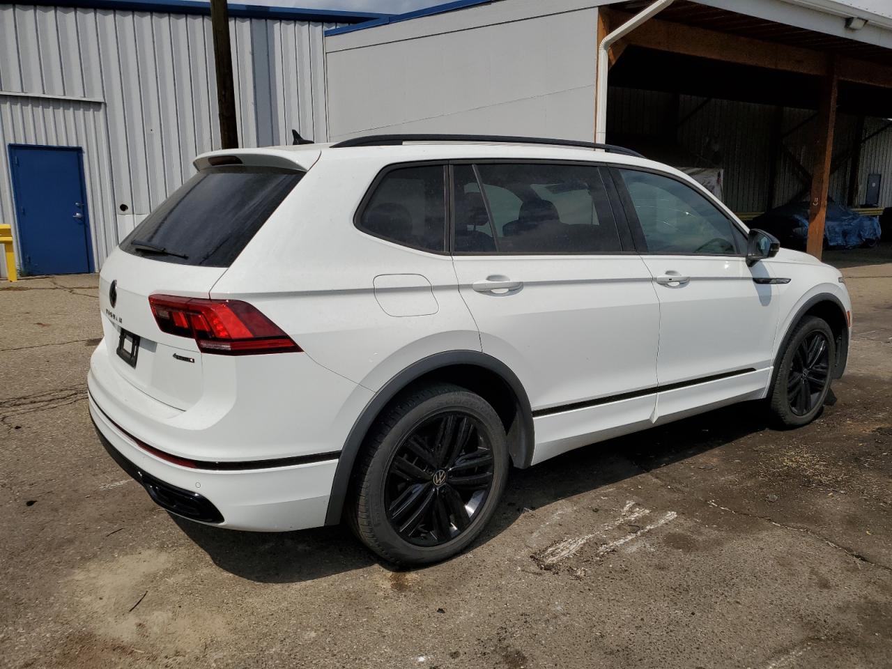 2022 Volkswagen Tiguan Se R-Line Black - Image 3