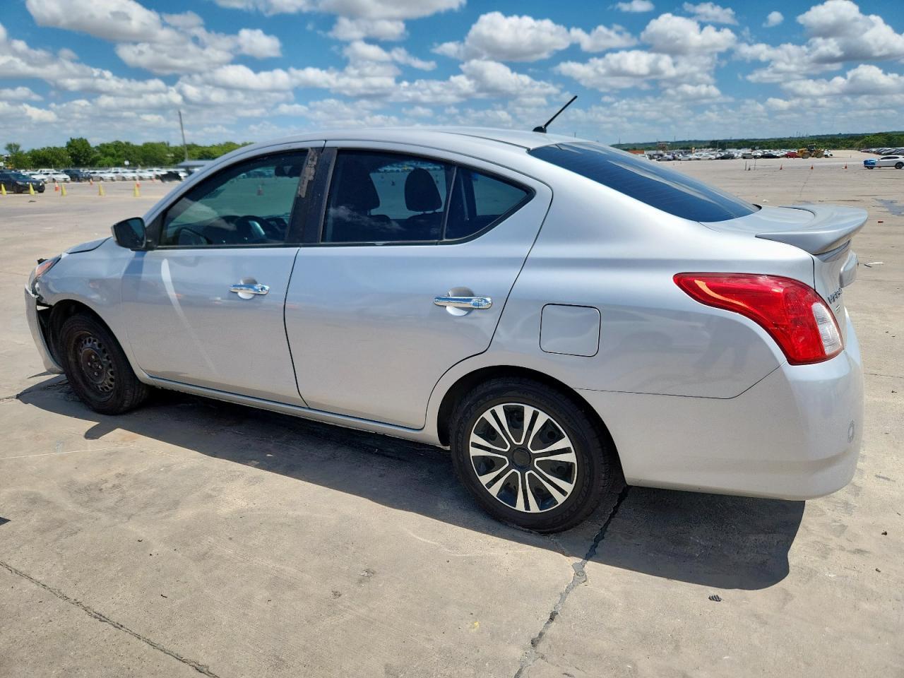 2019 Nissan Versa S - Фото 2
