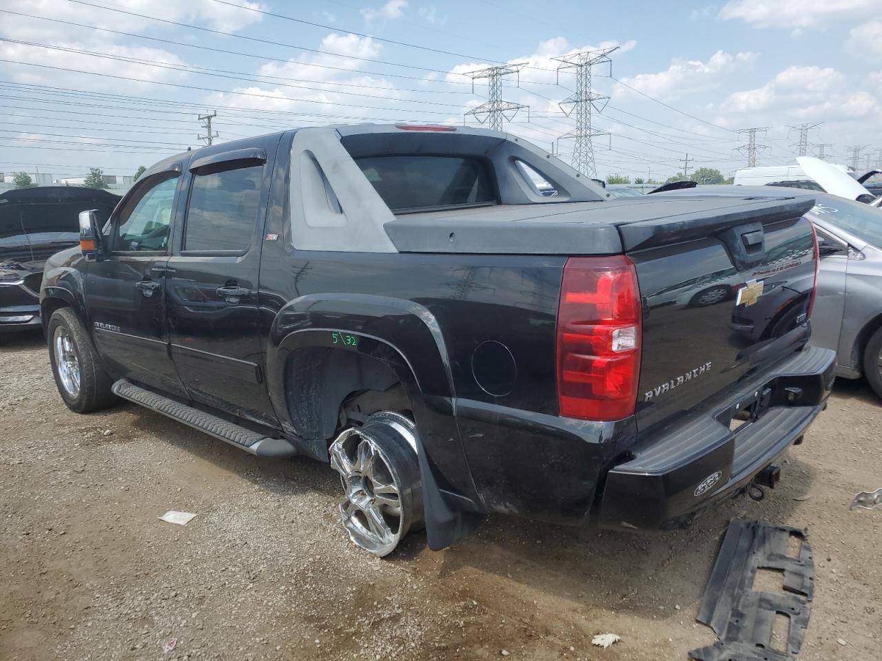 2010 Chevrolet Avalanche Lt - Фото 2