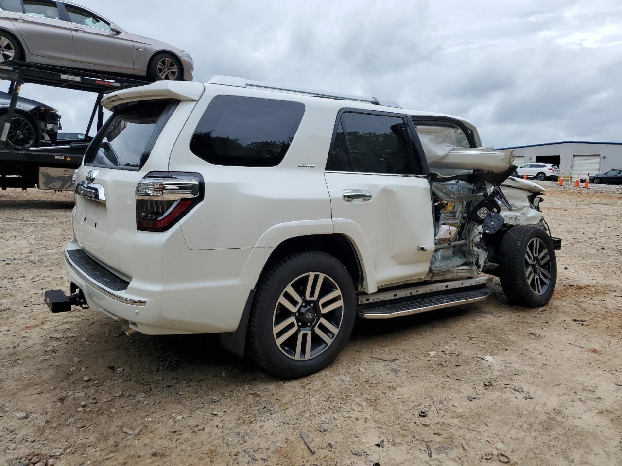 2018 Toyota 4Runner Sr5/Sr5 Premium - Image 3