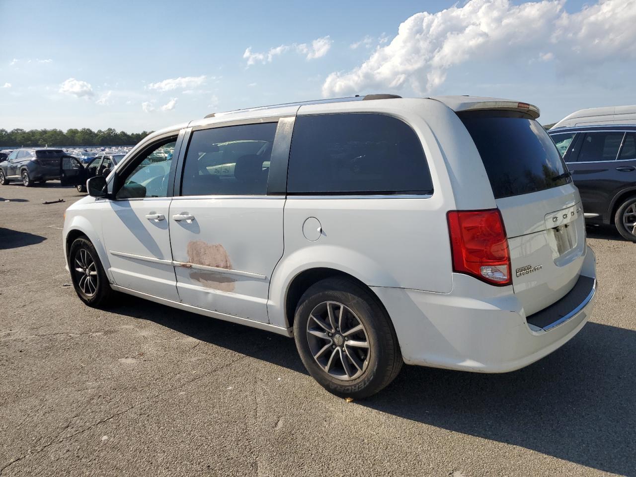 2017 Dodge Grand Caravan Sxt - Фото 2