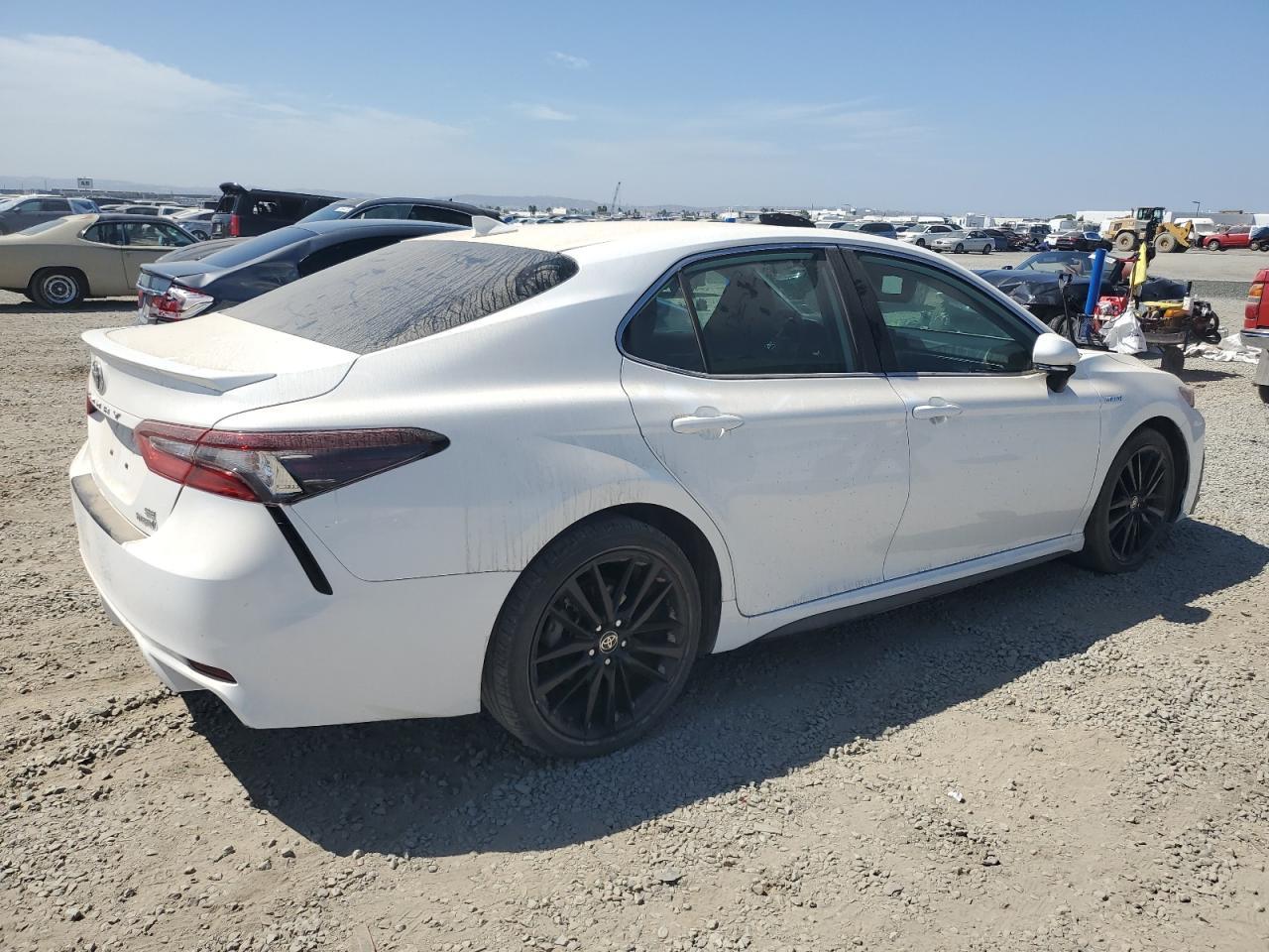 2021 Toyota Camry Se - Фото 3