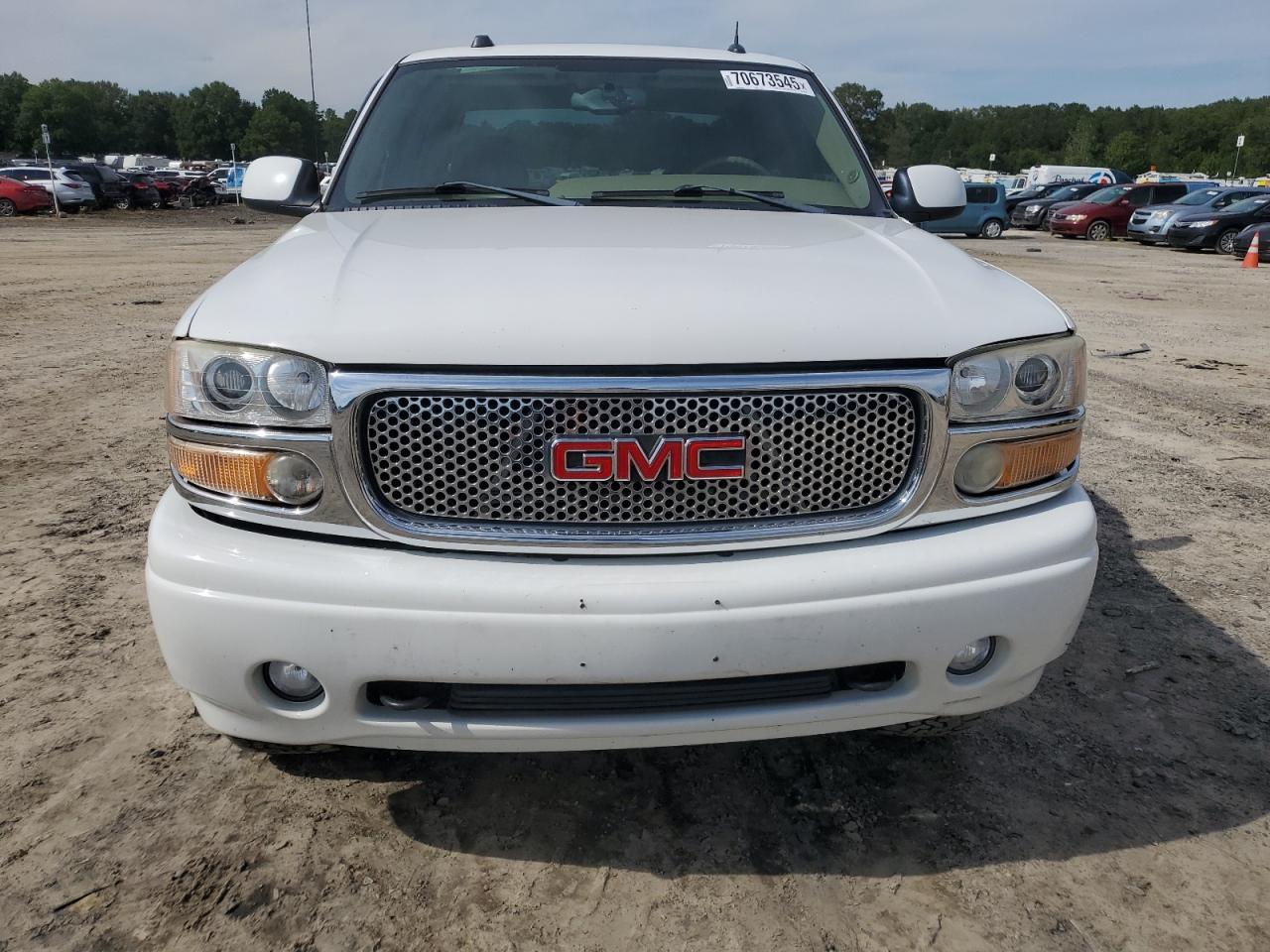 2005 GMC Sierra K1500 Denali - Image 5