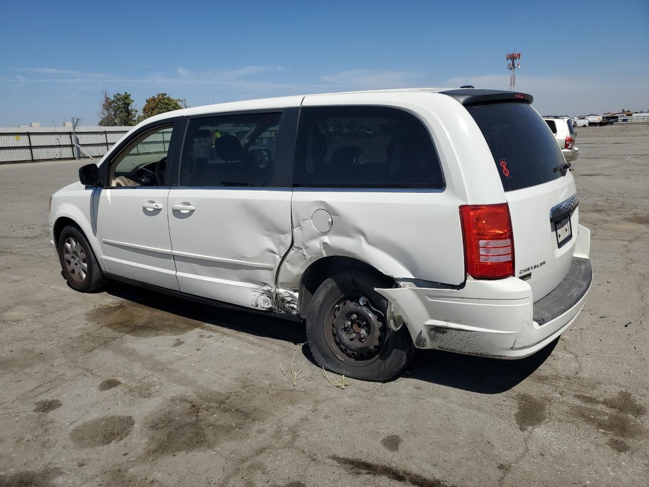 2010 Chrysler Town & Country Lx - Image 2