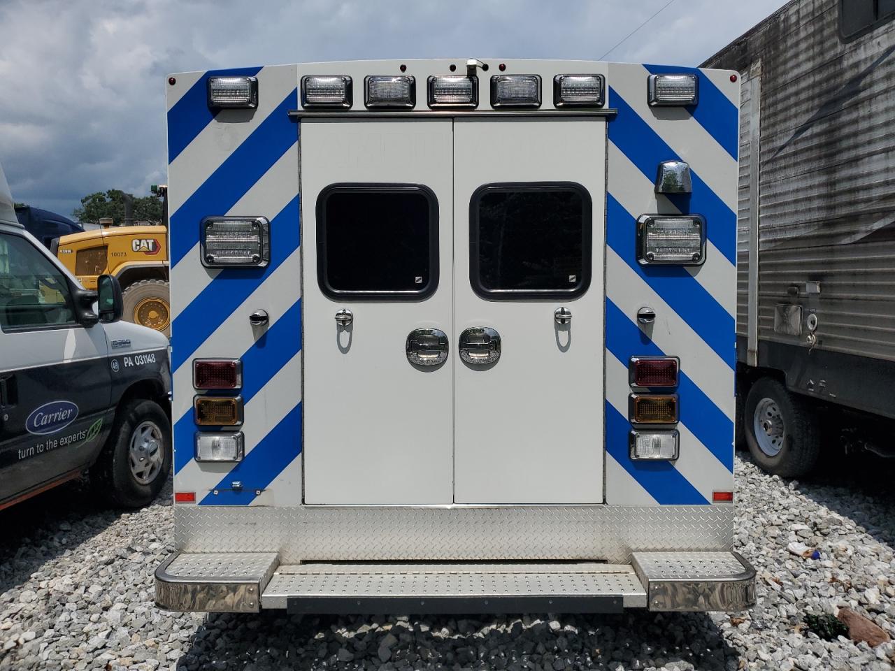 2017 Ford Econoline E350 Super Duty Cutaway Van - Фото 6