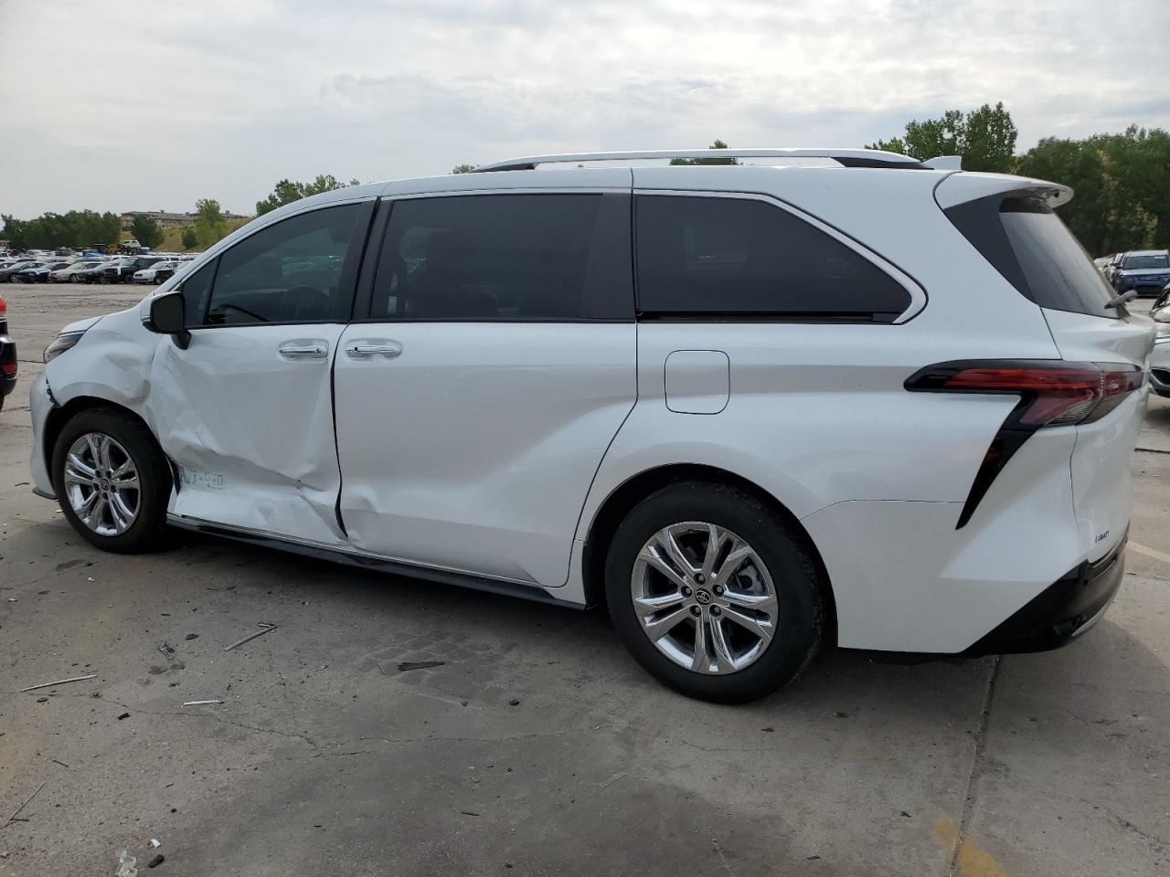 2023 Toyota Sienna Limited - Image 2