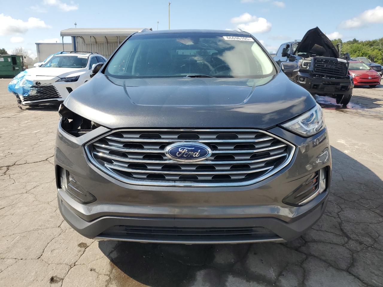 2019 Ford Edge Titanium - Фото 5