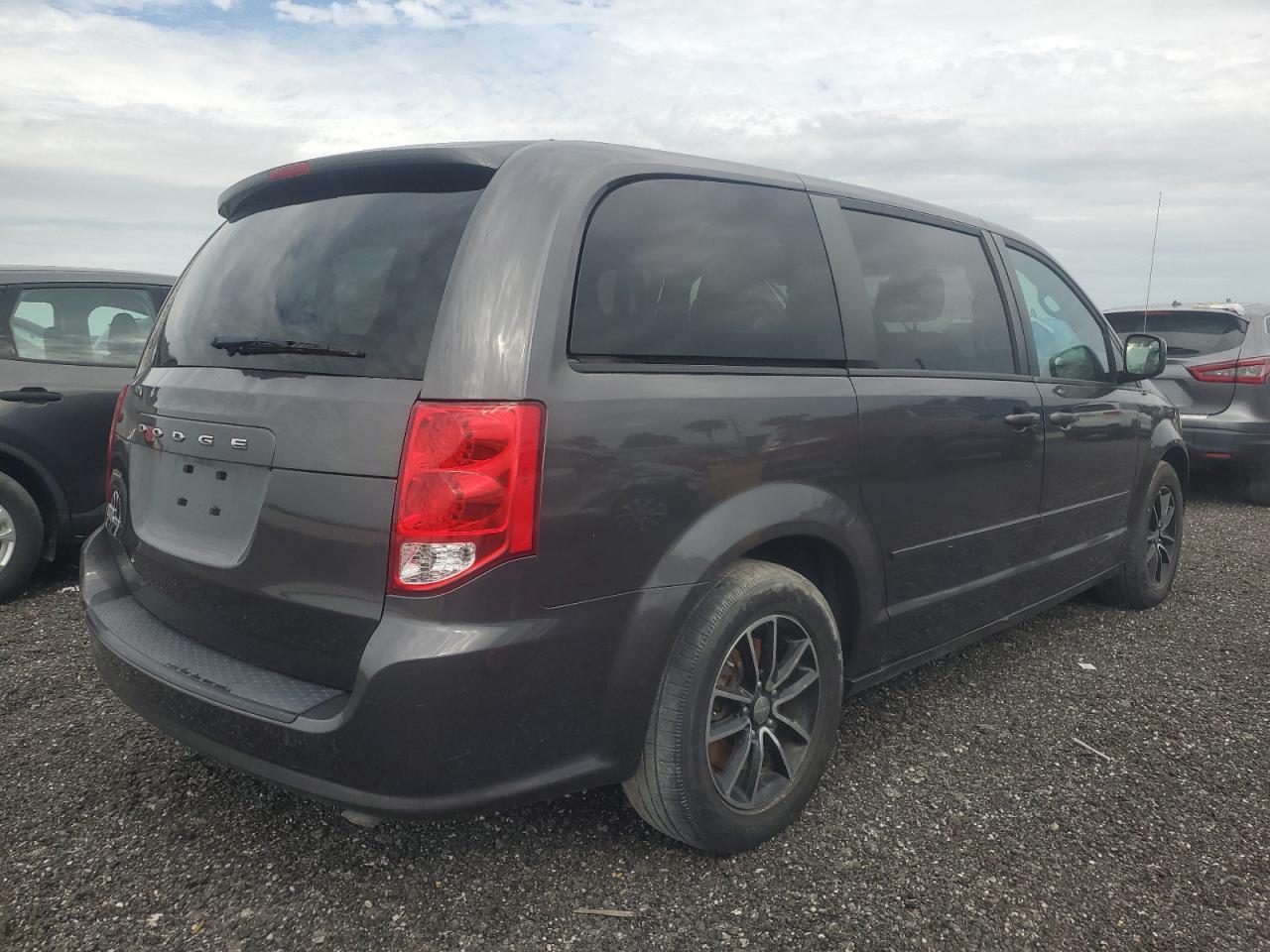 2015 Dodge Grand Caravan Sxt - Image 3