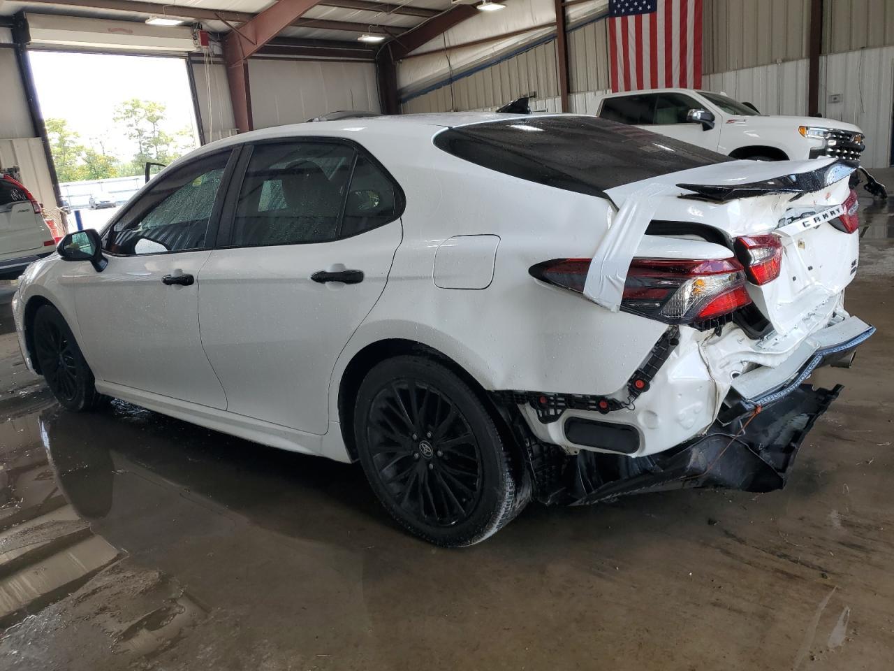 2021 Toyota Camry Se - Фото 2