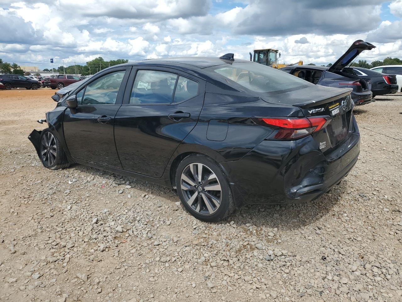 2021 Nissan Versa Sr - Фото 2