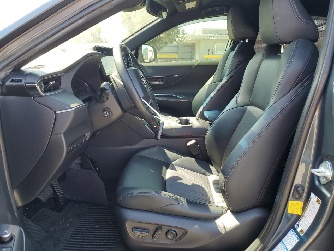 2021 Toyota Venza Le - Image 7