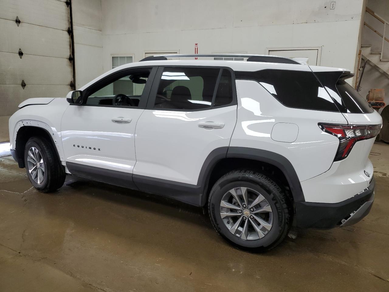 2025 Chevrolet Equinox Lt - Image 2