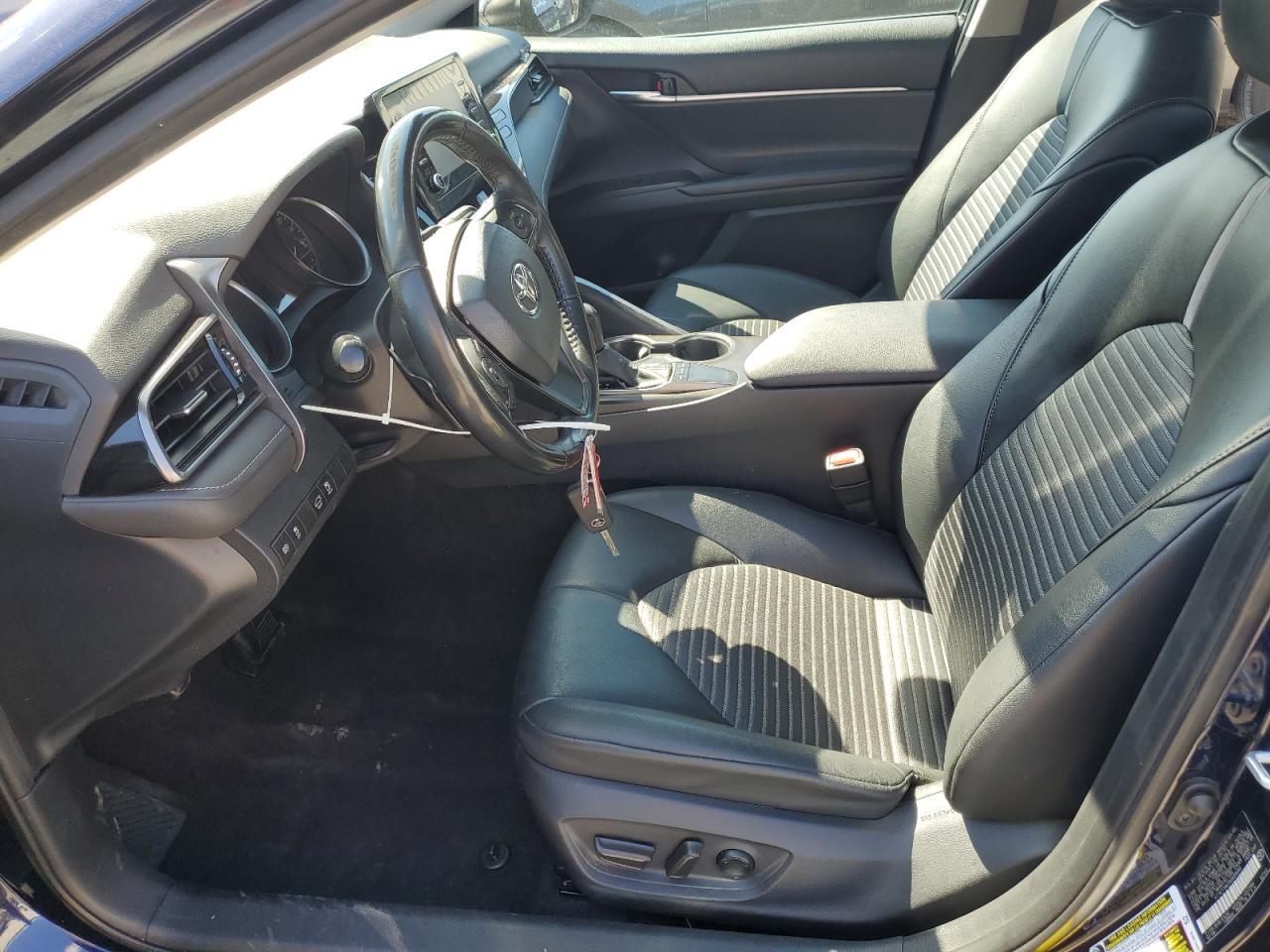 2022 Toyota Camry Se - Image 7