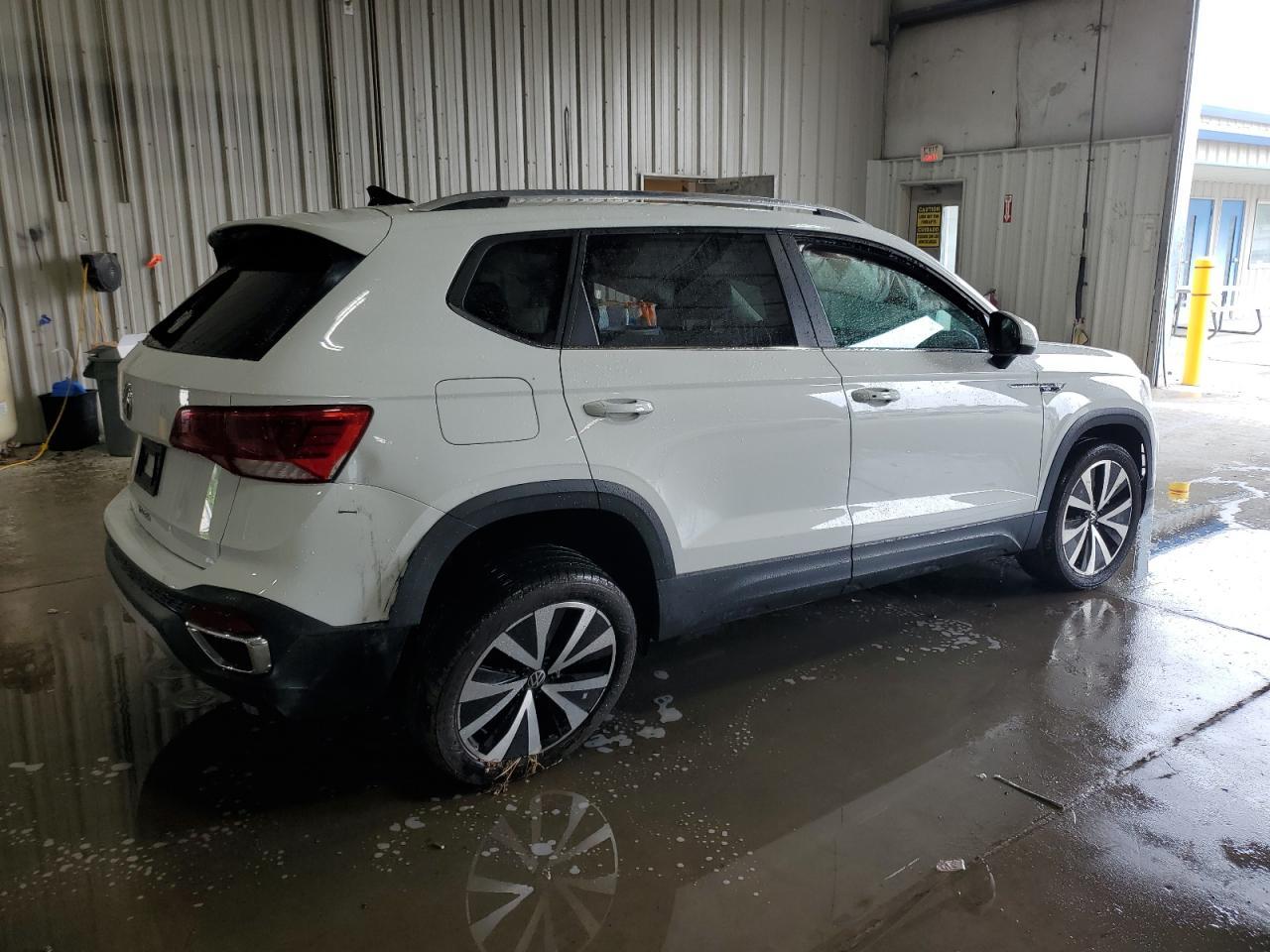2022 Volkswagen Taos Se - Image 3