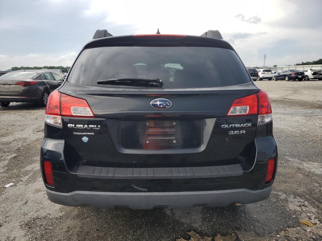 2013 Subaru Outback 3.6R Limited - Image 6