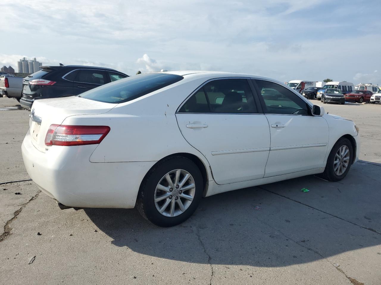 2011 Toyota Camry Se - Image 3