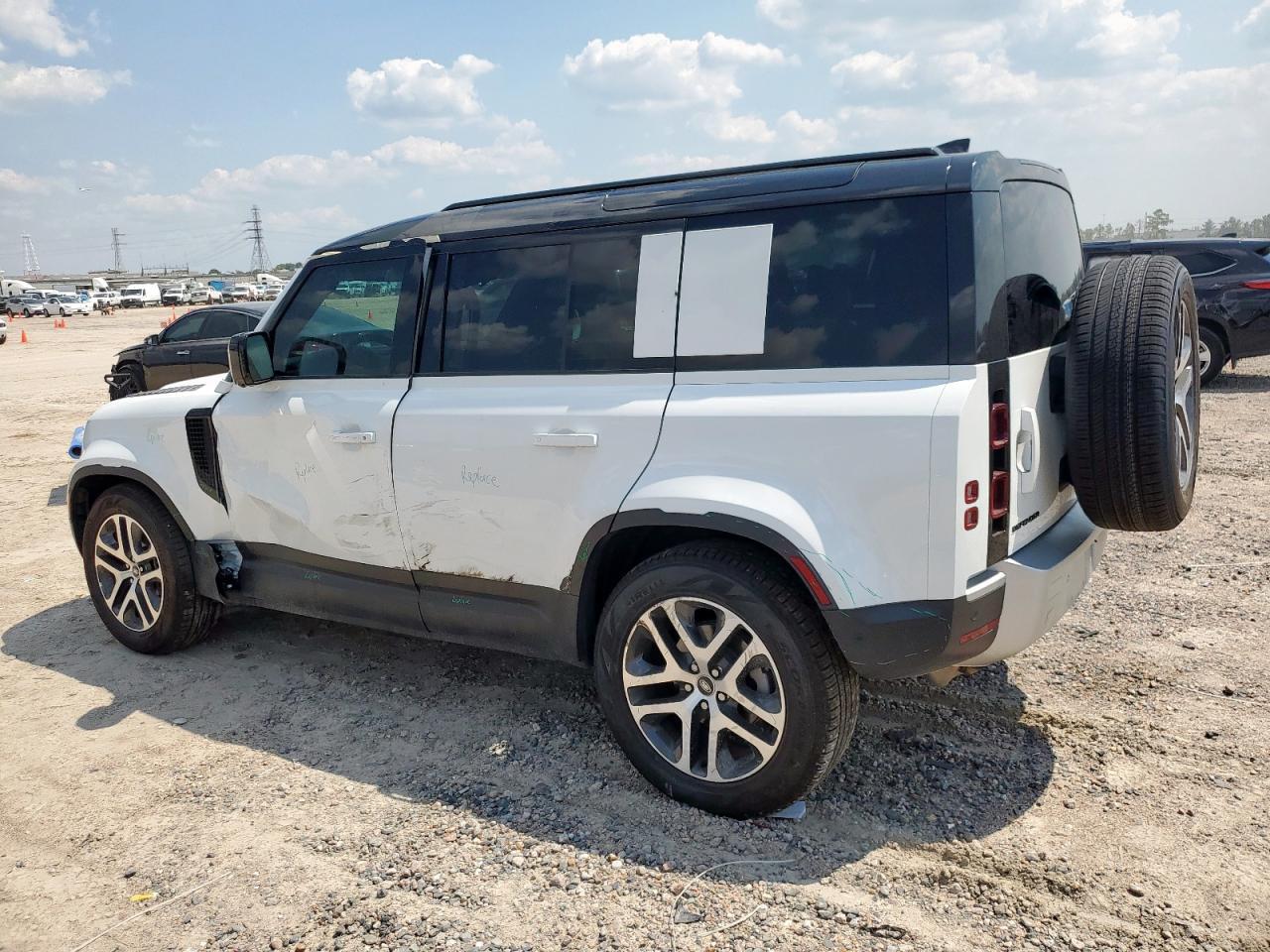 2025 Land Rover Defender 110 S - Фото 2