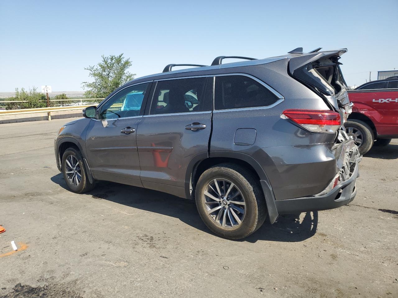 2018 Toyota Highlander Se - Фото 2