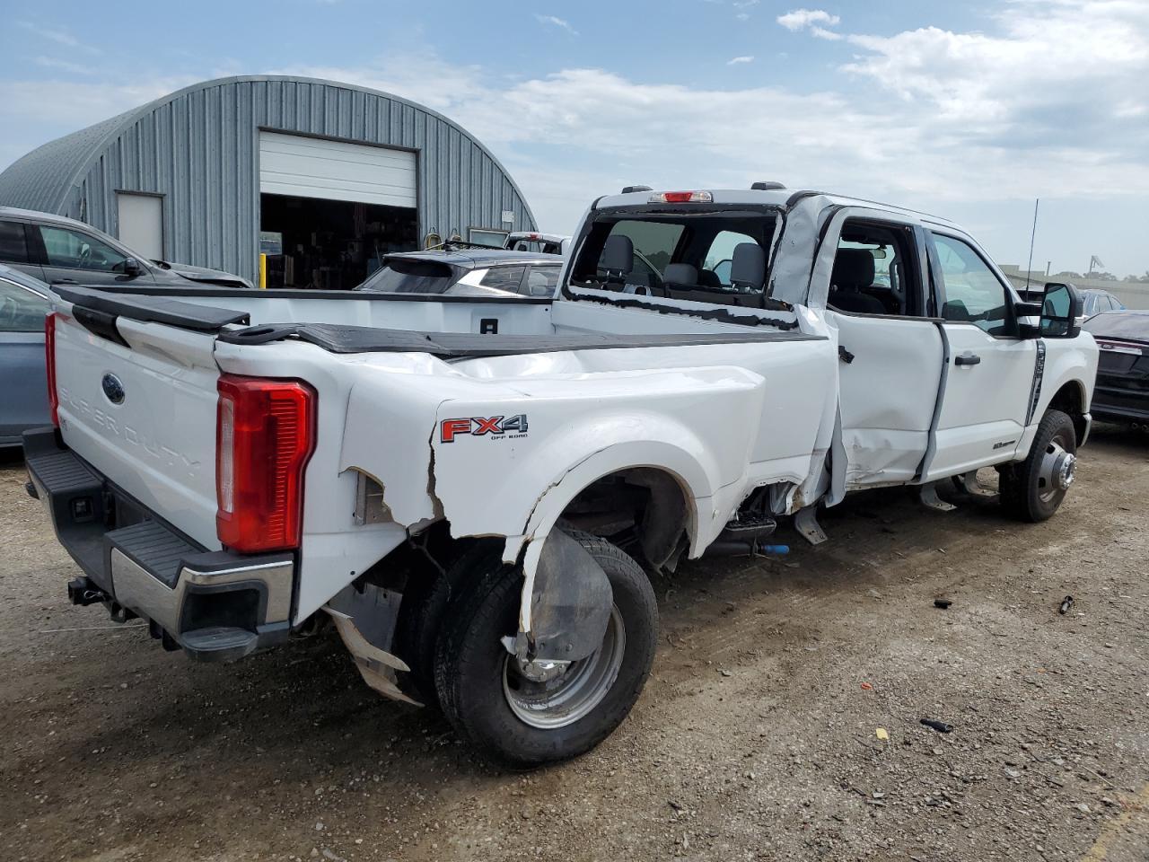 2024 Ford F350 Super Duty - Фото 3