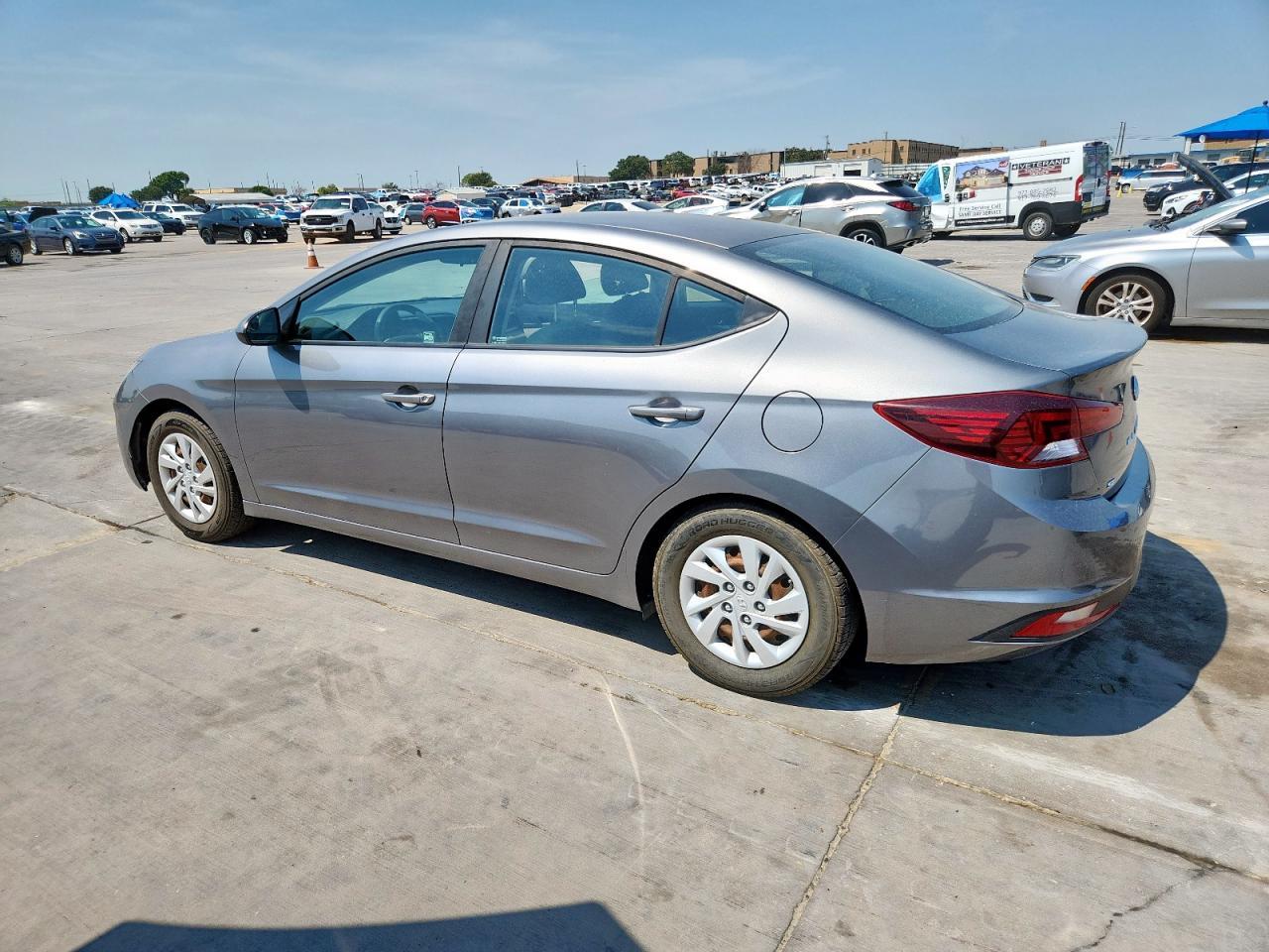 2019 Hyundai Elantra Se - Image 2