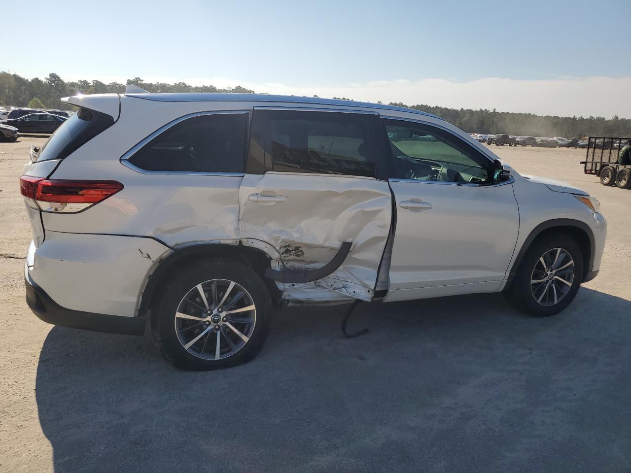 2018 Toyota Highlander Se - Фото 3