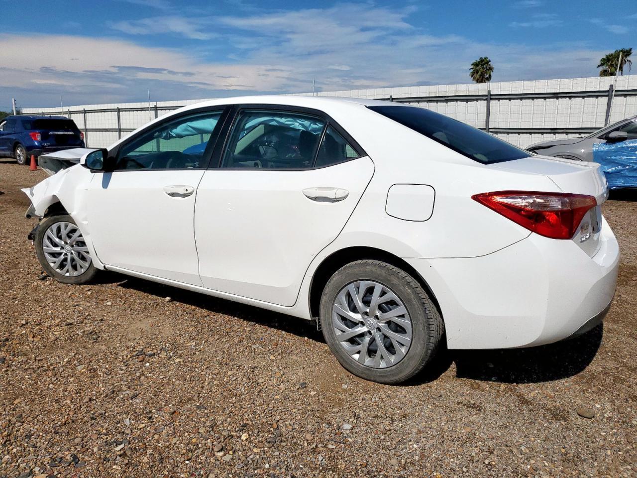 2017 Toyota Corolla L - Фото 2