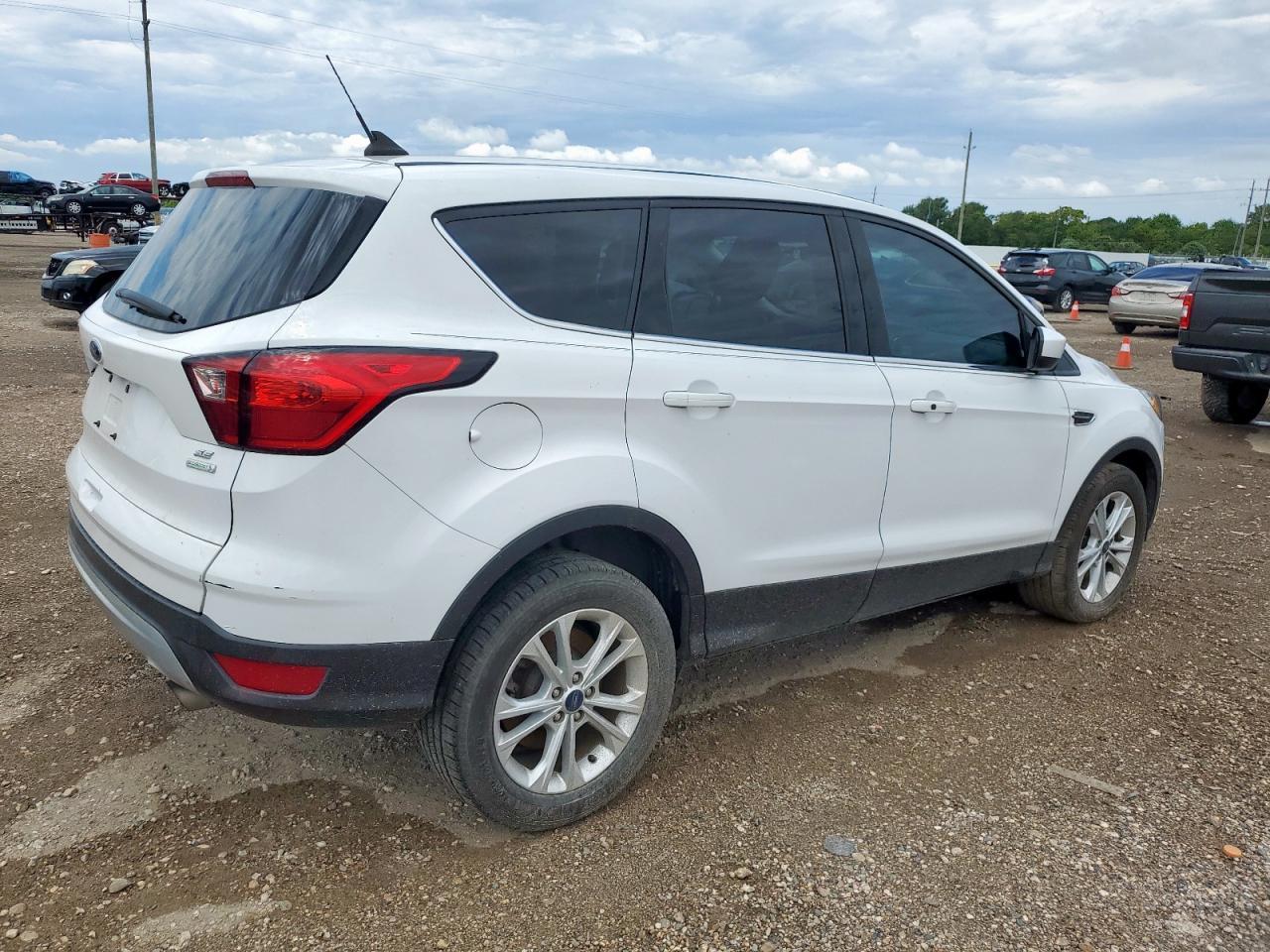 2019 Ford Escape Se - Фото 3
