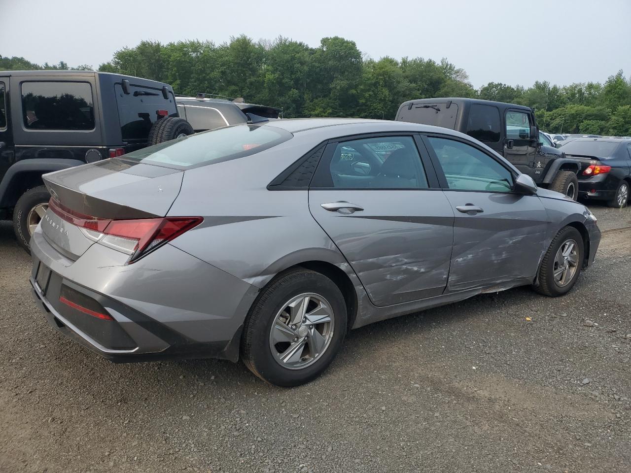 2024 Hyundai Elantra Se - Image 3