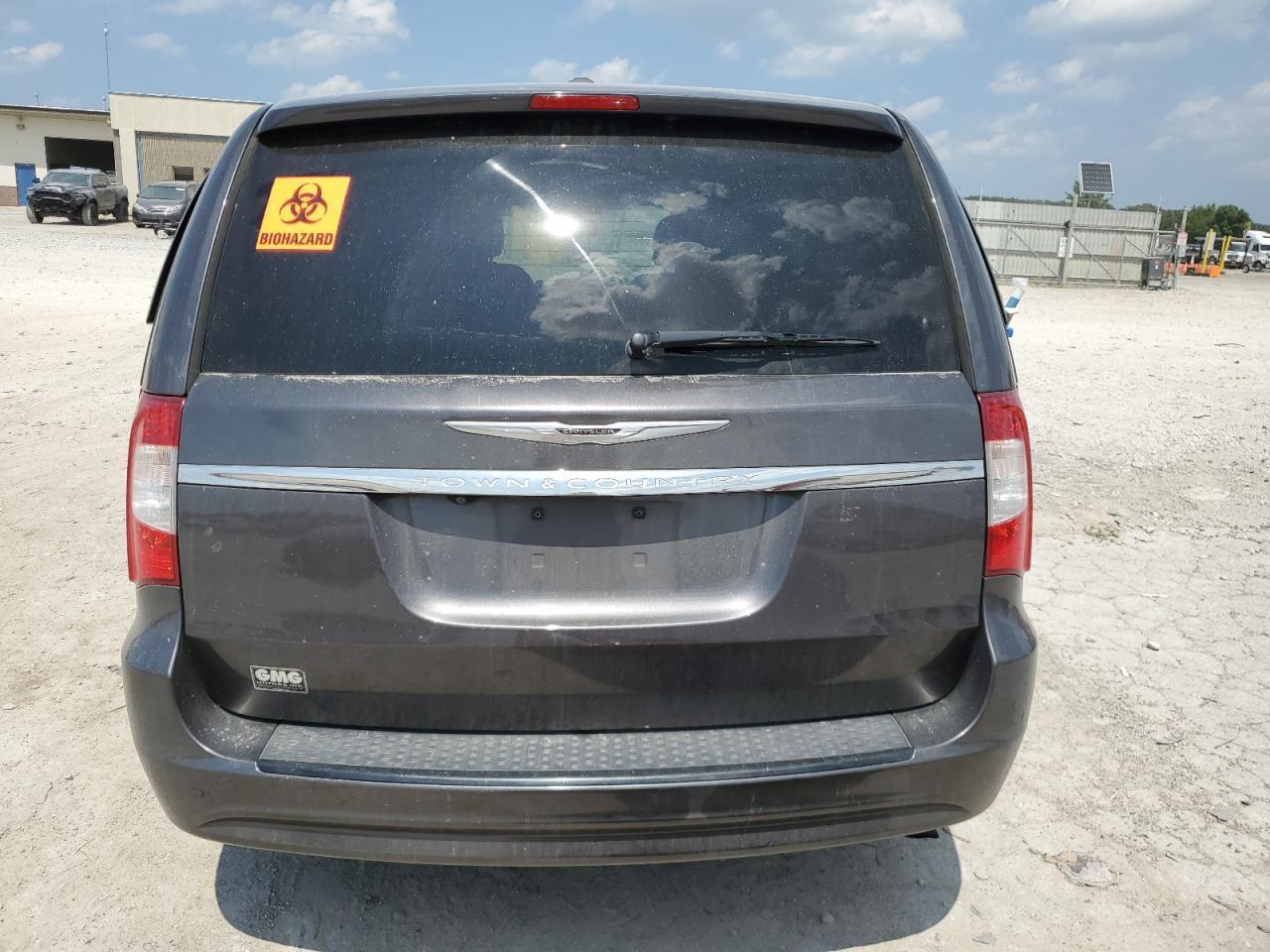 2015 Chrysler Town & Country S - Фото 6