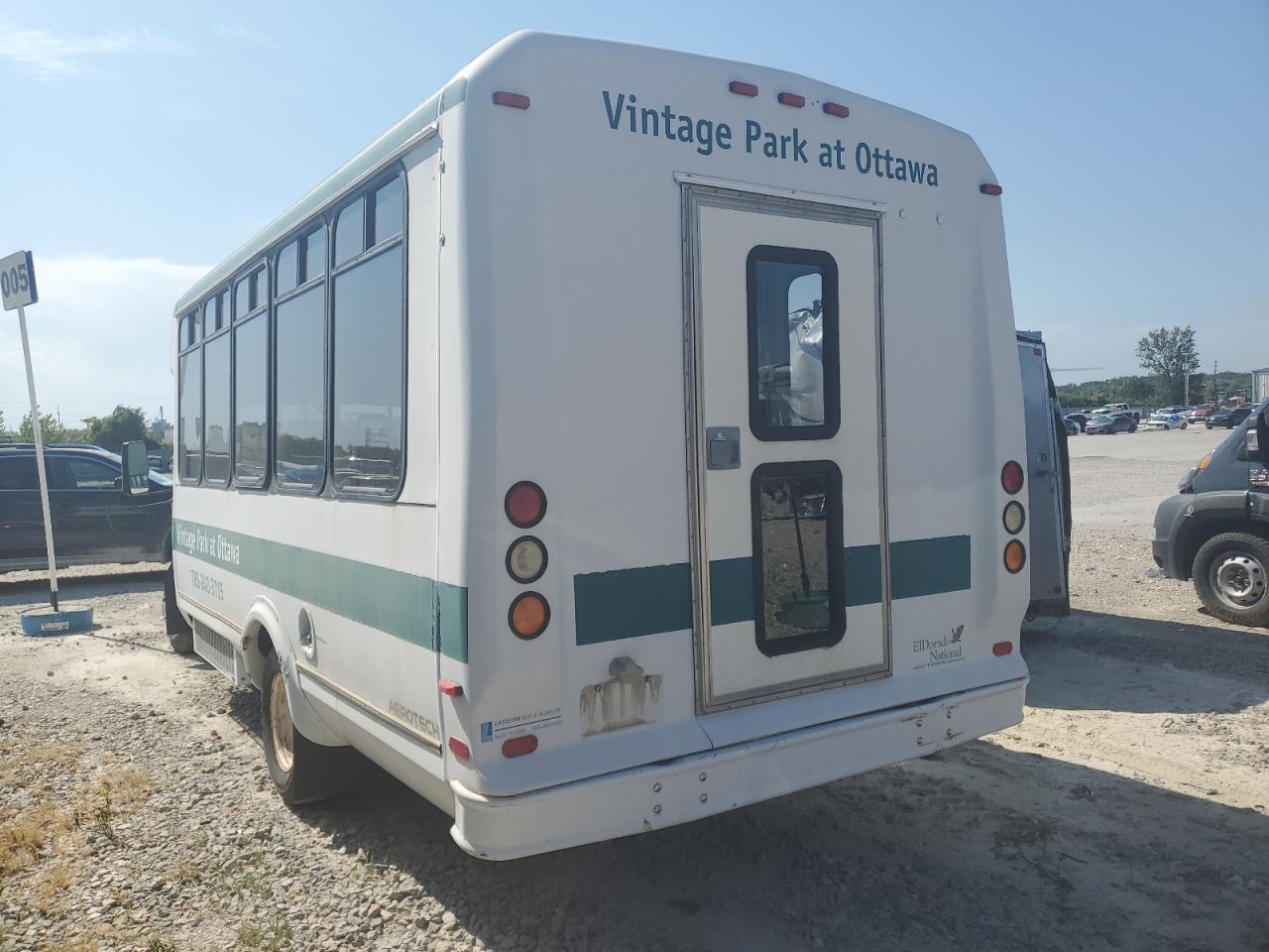 2006 Ford Econoline E350 Super Duty Cutaway Van - Фото 3