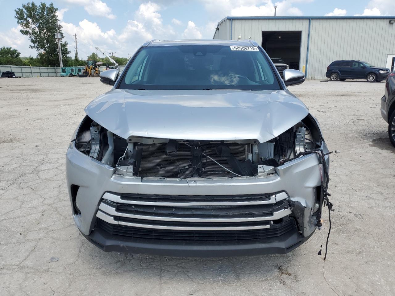 2019 Toyota Highlander Se - Фото 5