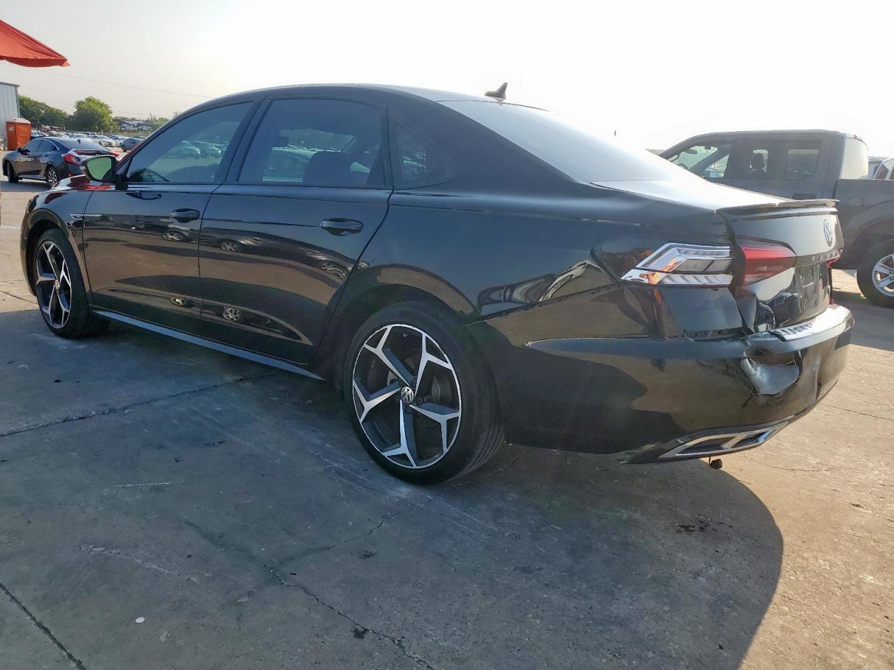 2020 Volkswagen Passat R-Line - Image 2