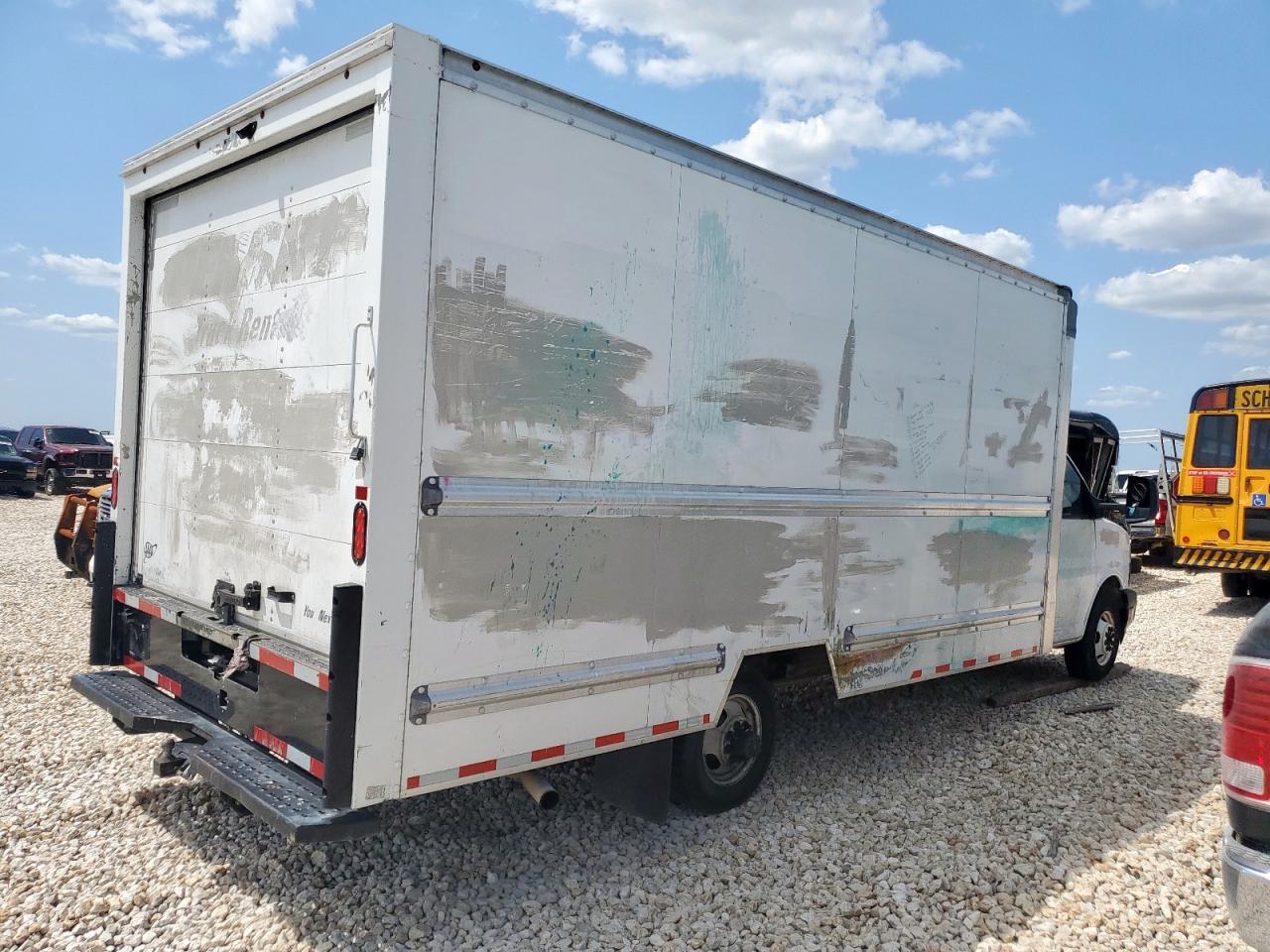 2021 GMC Savana Cutaway G3500 - Фото 3